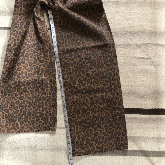 Old Navy Leopard Print Wide-Leg Jeans - Picture 8 of 9